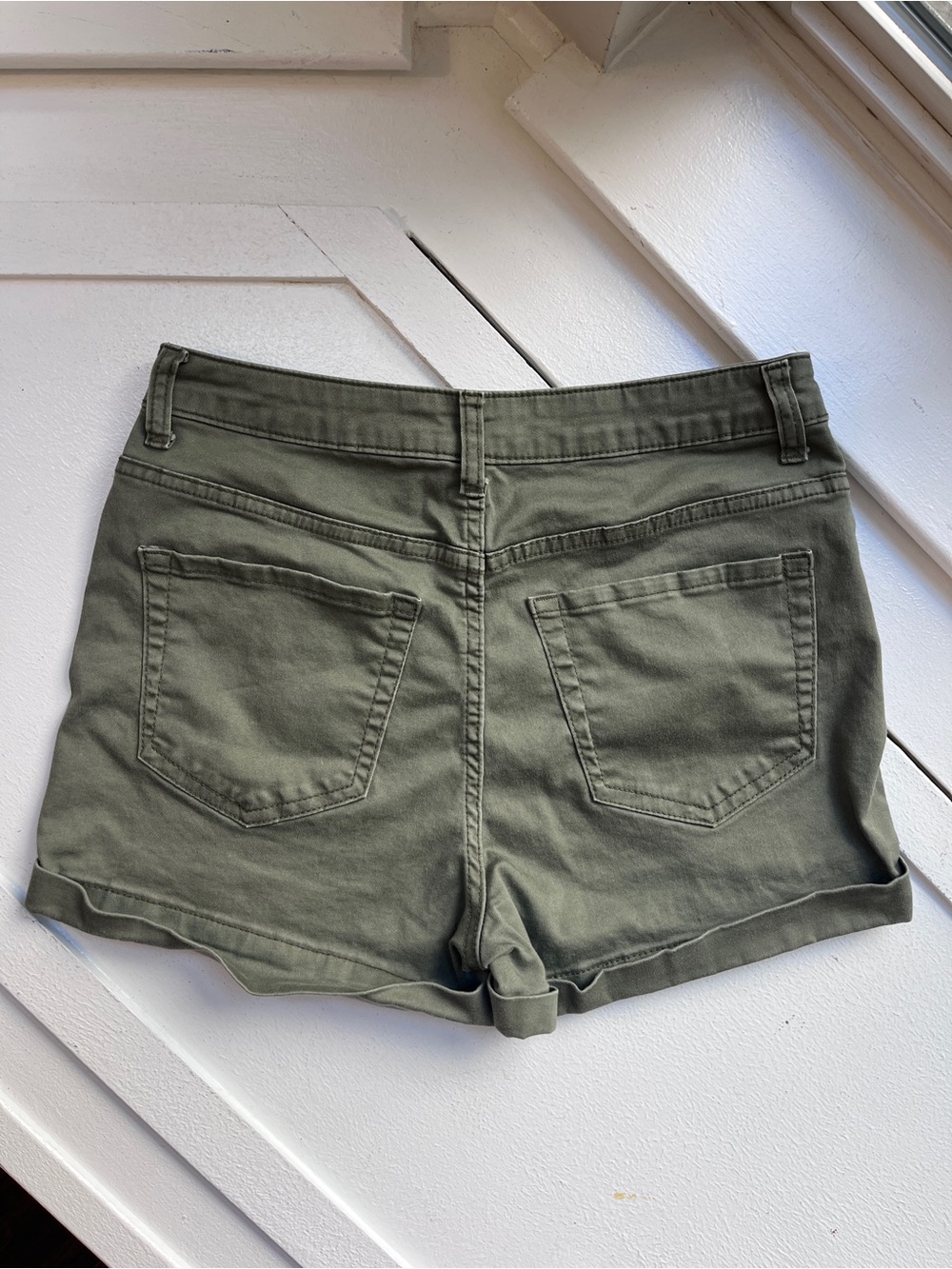 🛍️ Forever 21 • High Rise Army Green Shorts • Size 27